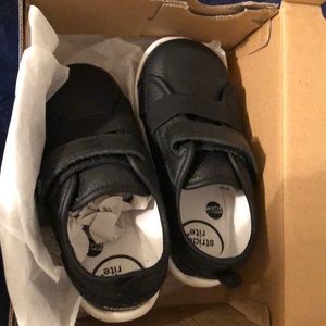 Stride Rite black shoe sz 7.5 New
